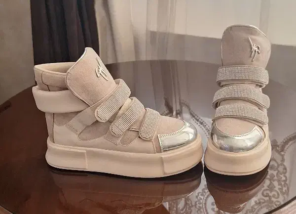 کفش|کیف، کفش، کمربند|شیراز, فرهنگ شهر|دیوار