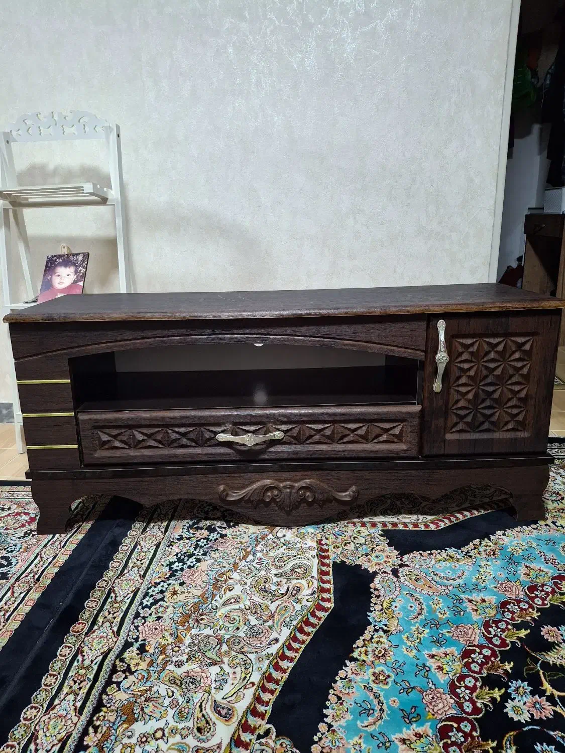 میز تلویزیون در حد نو چوب وکیوم .سالم وبی نقص|میز تلویزیون|رشت, پیرکلاچای|دیوار