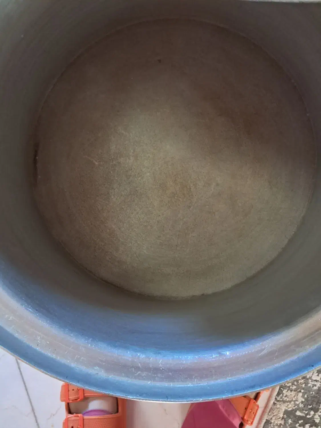 قابلمه روحی و کتری بزرگ|ظروف پخت‌وپز|چمستان, |دیوار