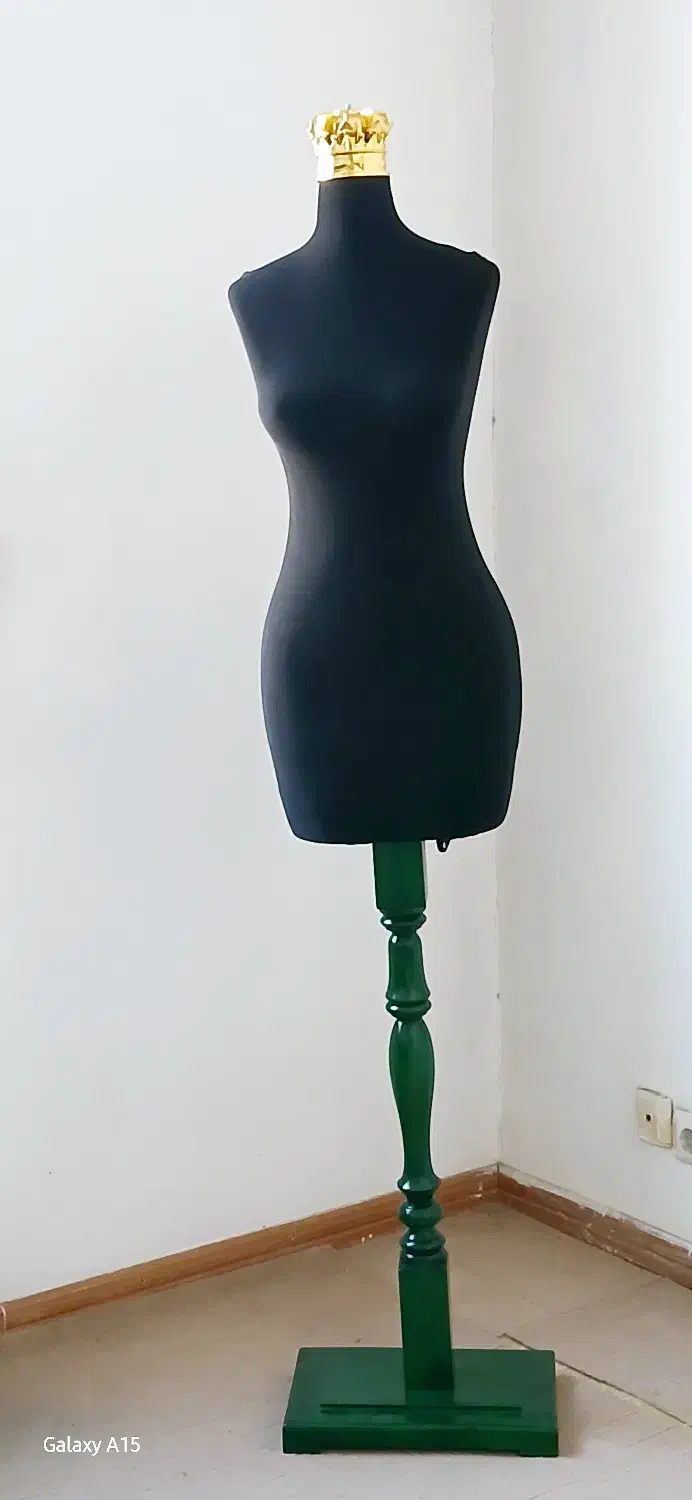 رگال و پایه مانکن چوبی|فروشگاه و مغازه|اندیشه, اندیشه فاز ۳|دیوار