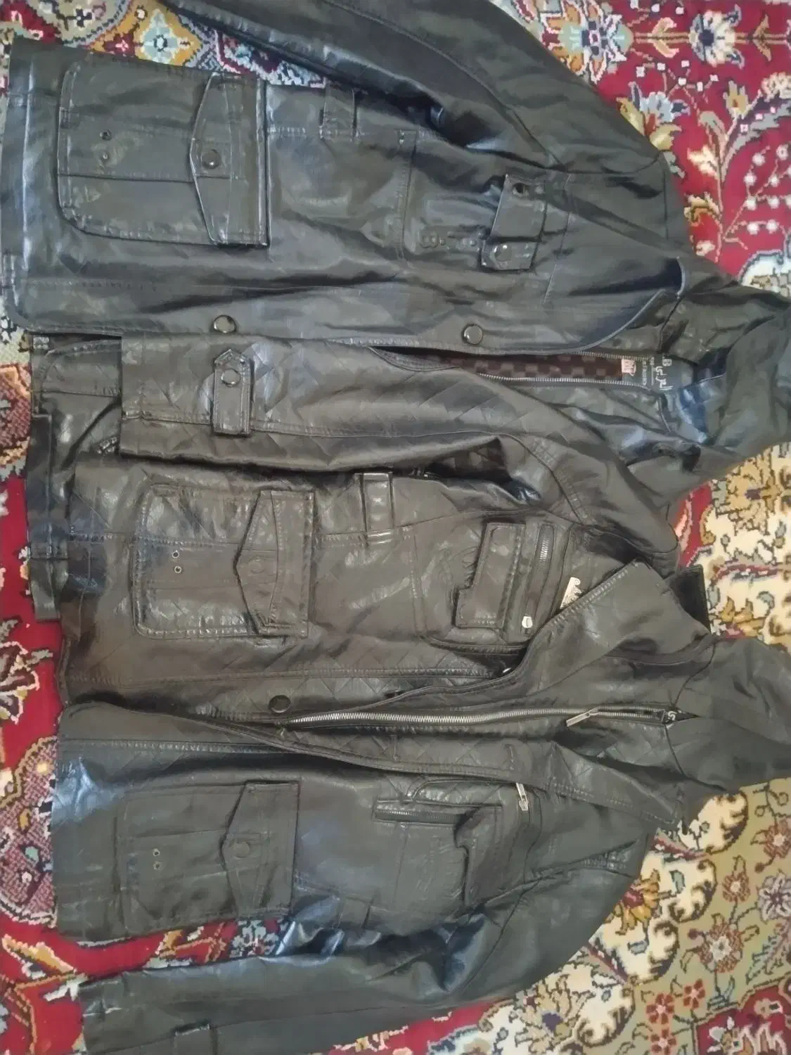 کاپشن چرم|لباس|سرایان, |دیوار