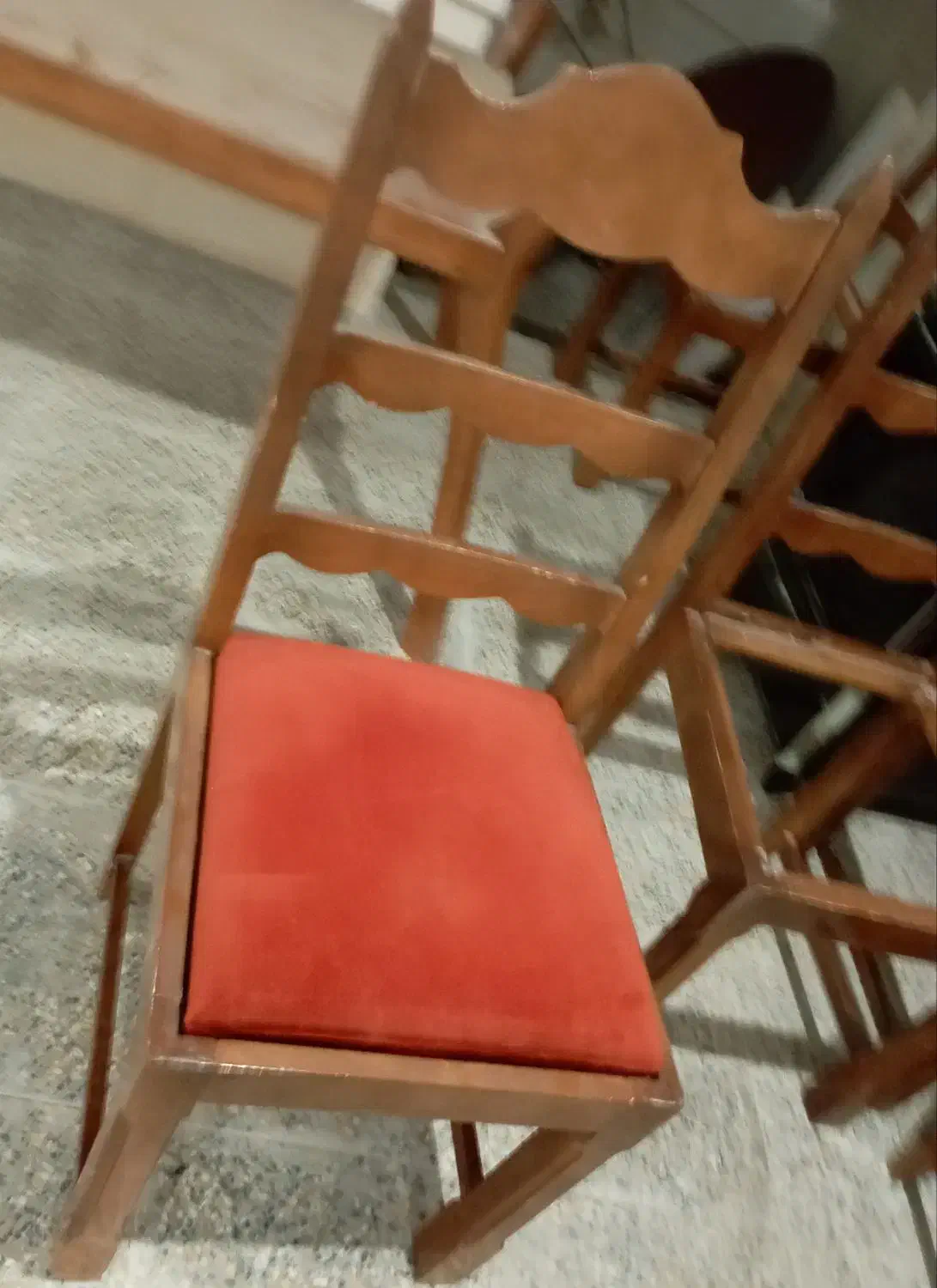 ۶عدد صندلی چوبی  سالم و محکم|صندلی و نیمکت|شیراز, دکتر حسابی|دیوار