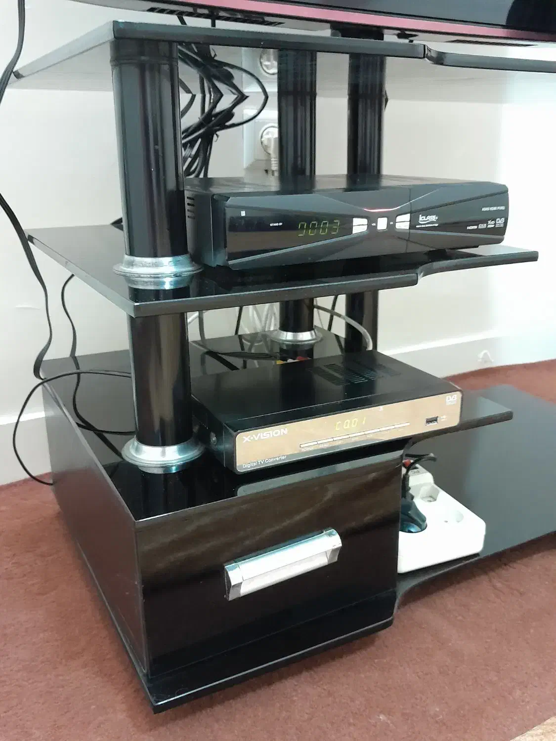 تلویزیون|تلویزیون و پروژکتور|اندیشه, اندیشه فاز ۴|دیوار