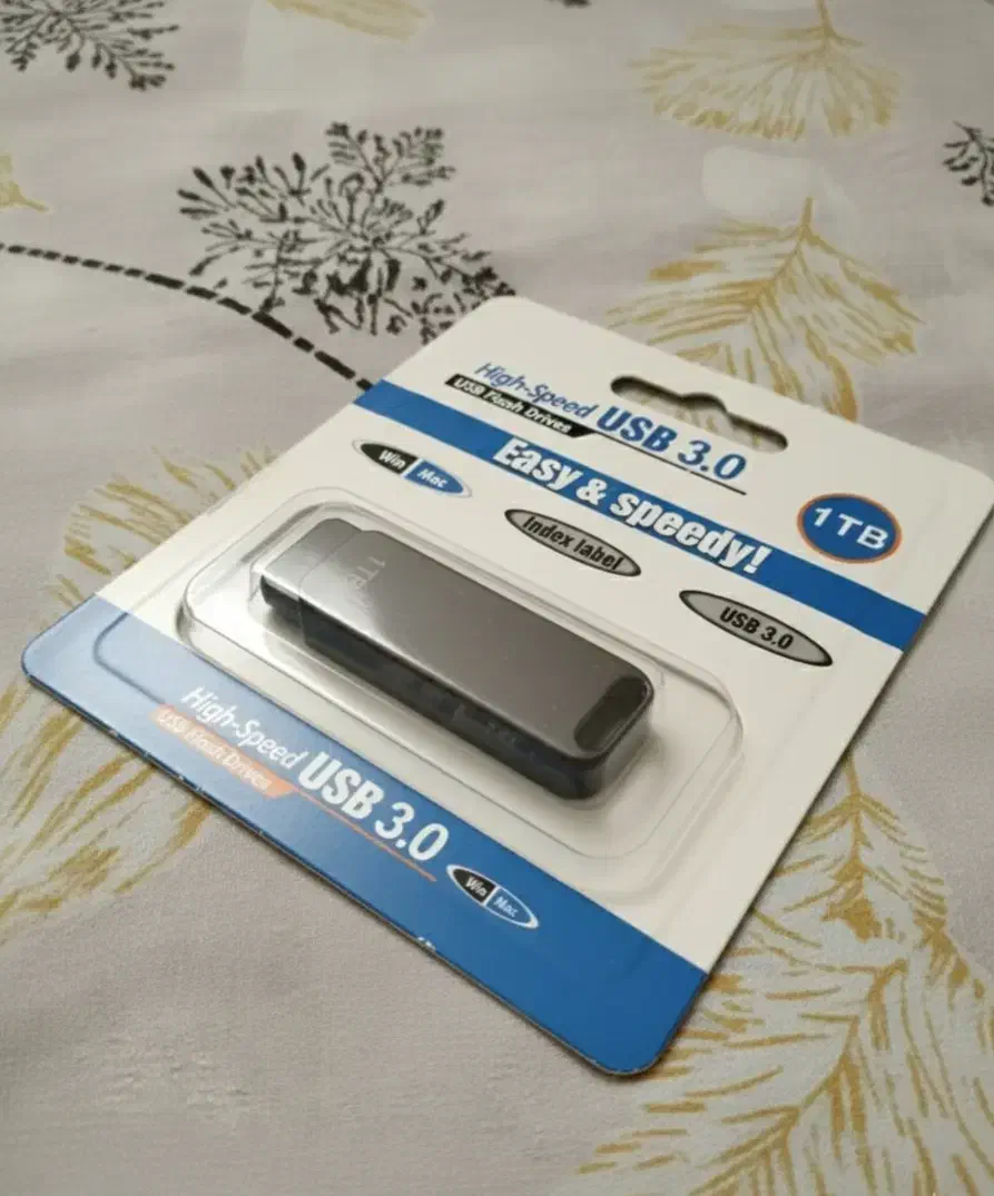 فلش 1 ترابایت اصل امریکایی(از دبی برام آورده شده)|لوازم جانبی موبایل و تبلت|قزوین, |دیوار