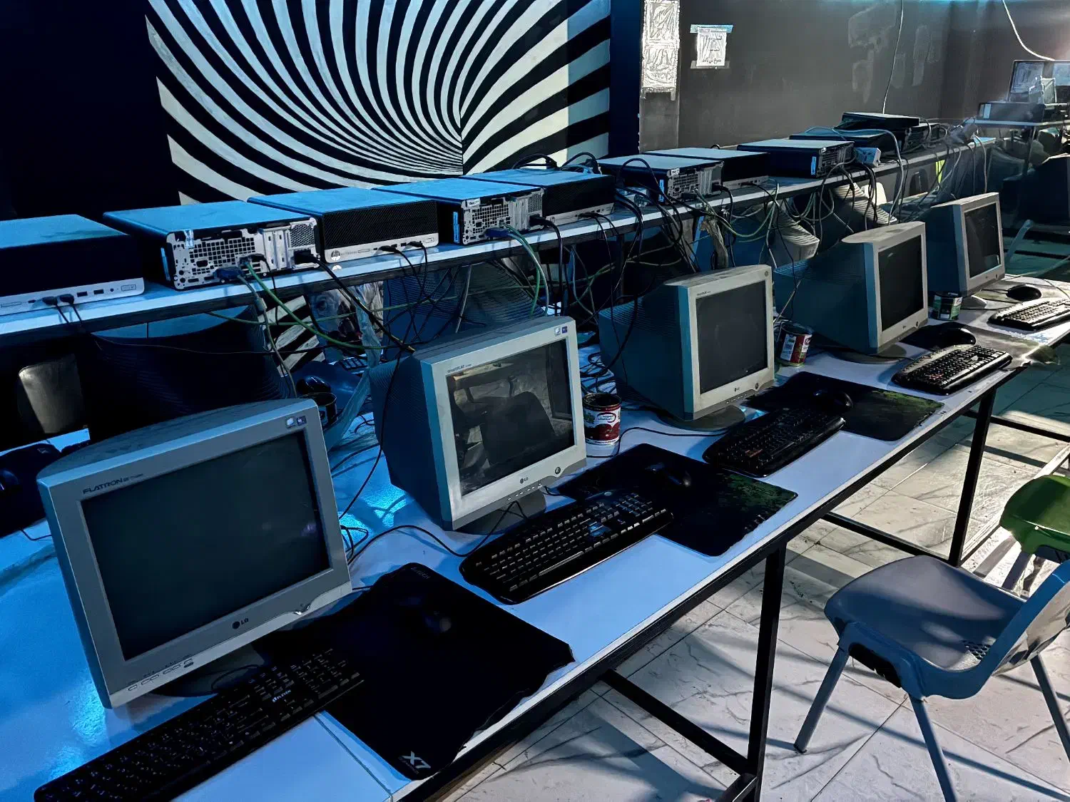 سیستم مناسب گیمنت|رایانه رومیزی|اندیشه, اندیشه فاز ۱|دیوار