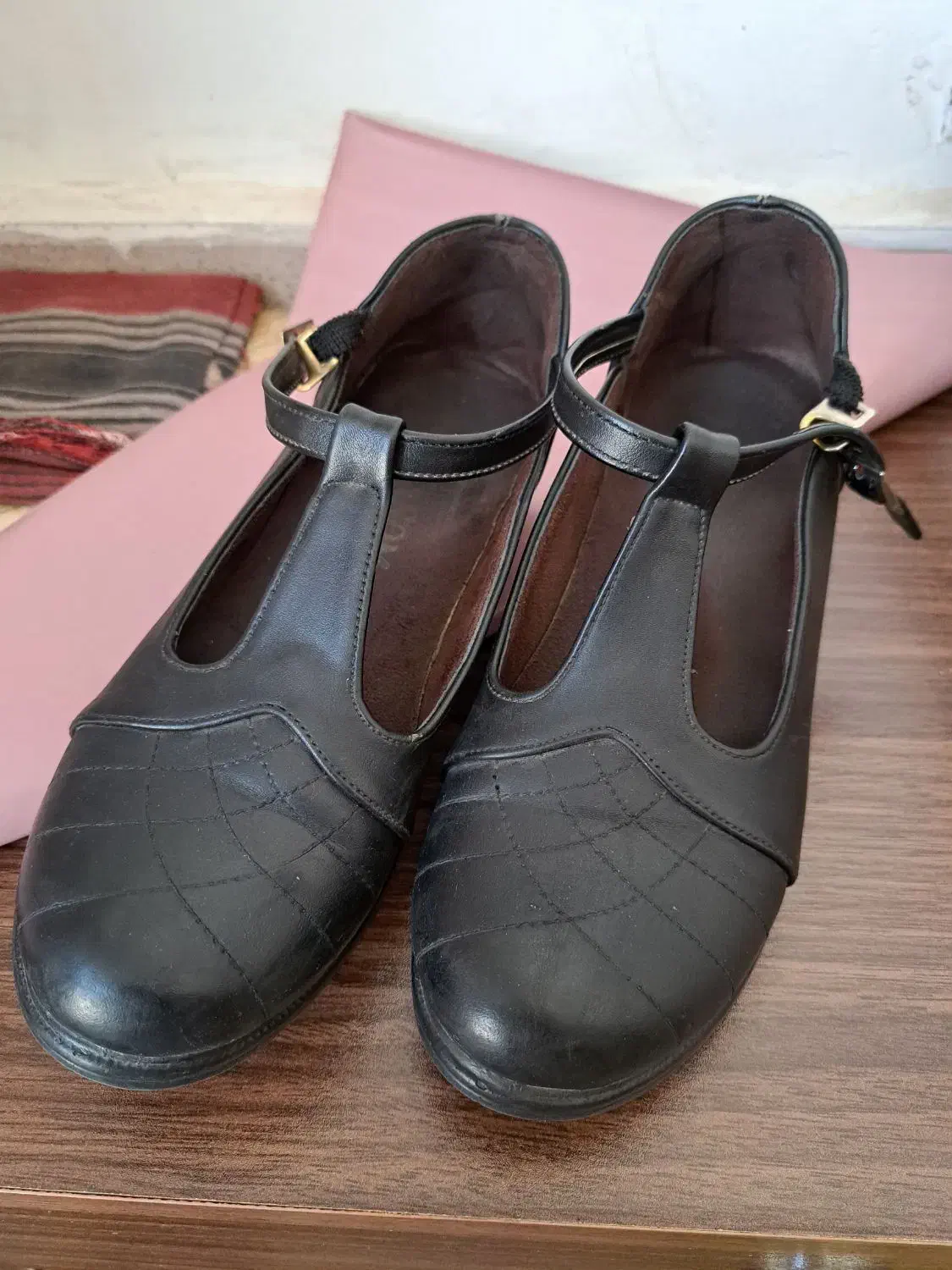 تعدادی کفش|کیف، کفش، کمربند|زنجان, |دیوار