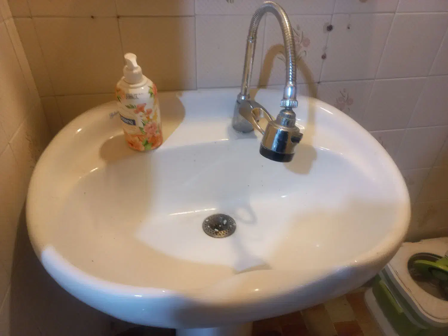 سرشوی چینی|لوازم سرویس بهداشتی|مهاجران, |دیوار