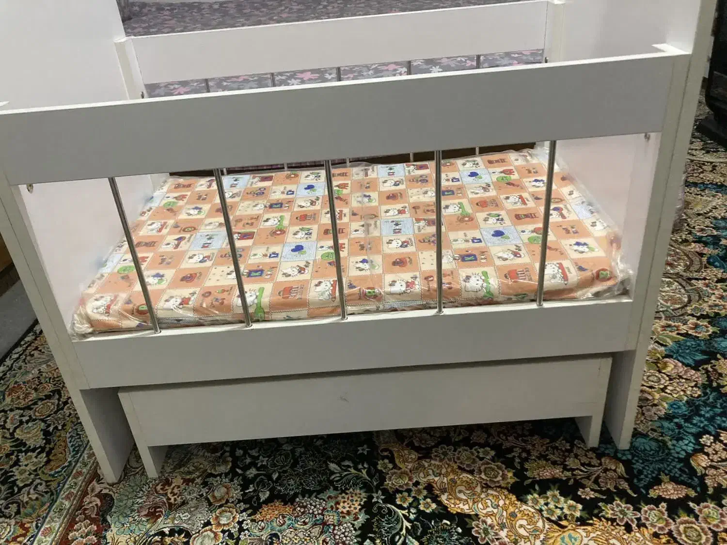 لندو|تخت و سرویس خواب|همدان, |دیوار