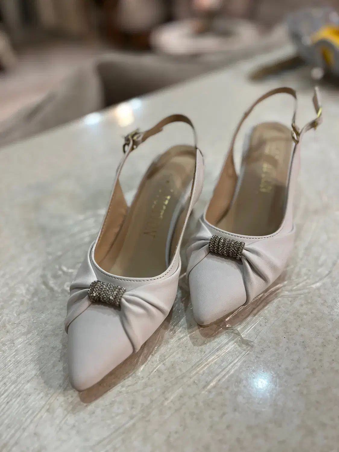 کفش مجلسی سفید|کیف، کفش، کمربند|اندیشه, اندیشه فاز ۲|دیوار