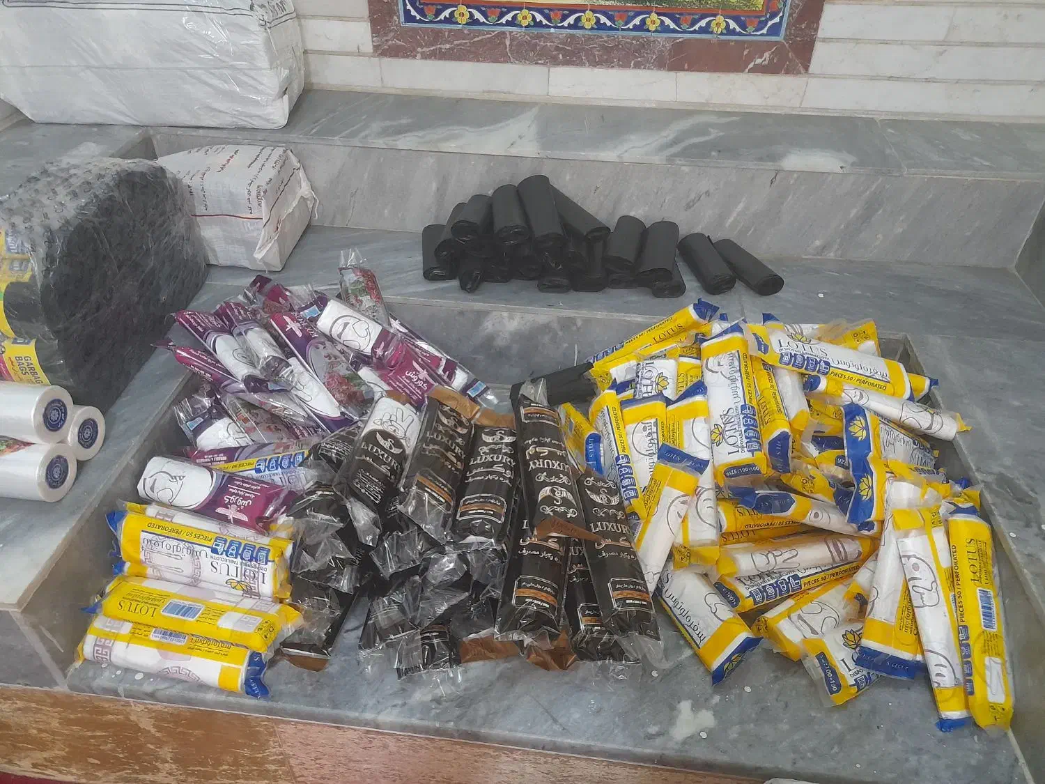 فروش عمده و خورده سفره و پلاستیک زباله|سفره، حوله، دستمال آشپزخانه|شیراز, ریاستی|دیوار