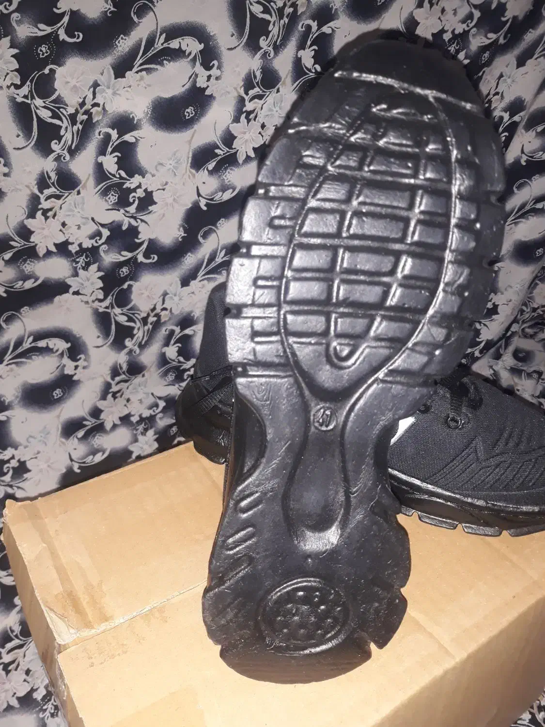 کتونی|کیف، کفش، کمربند|ساوه, |دیوار