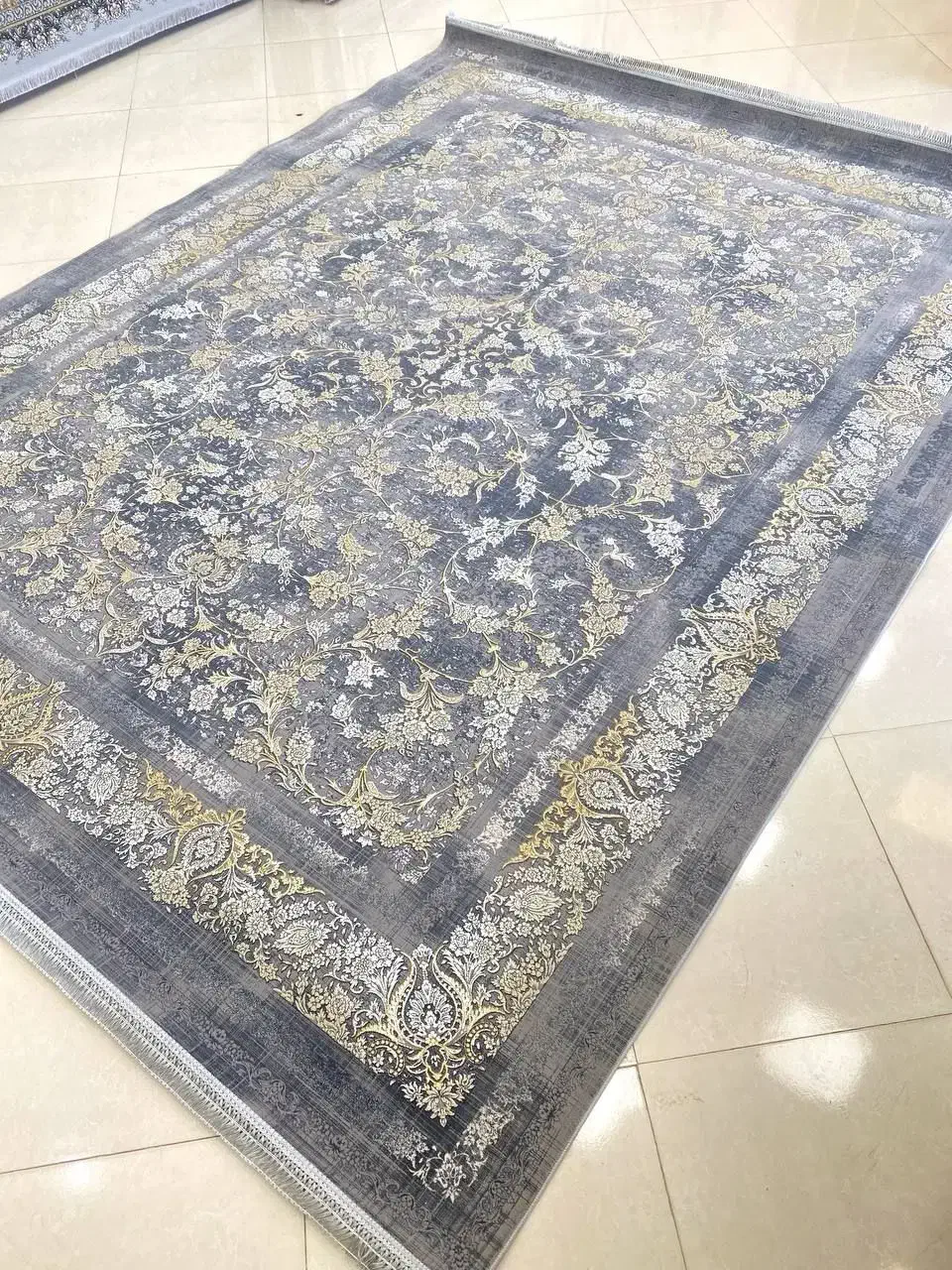 سرای فرش نگین ایلام|فرش|ایلام, |دیوار