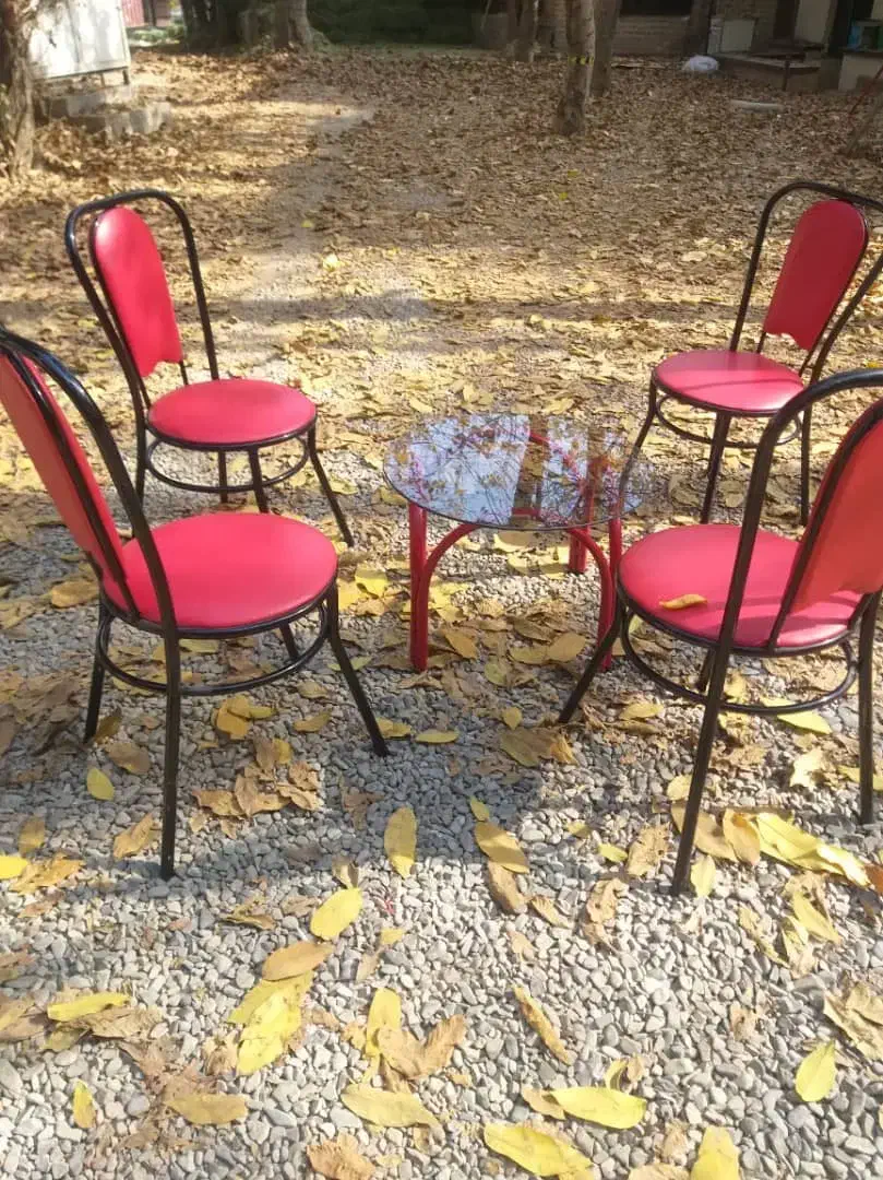 ۴ عدد صندلی فلزی همراه با میز|صندلی و نیمکت|لواسان, |دیوار