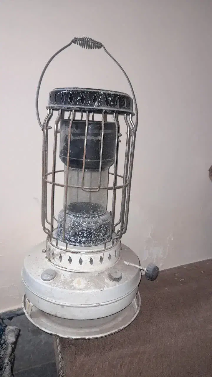 دو عدد چراغ نفتی کلکسیونی نو|کلکسیون اشیاء عتیقه|یزد, |دیوار