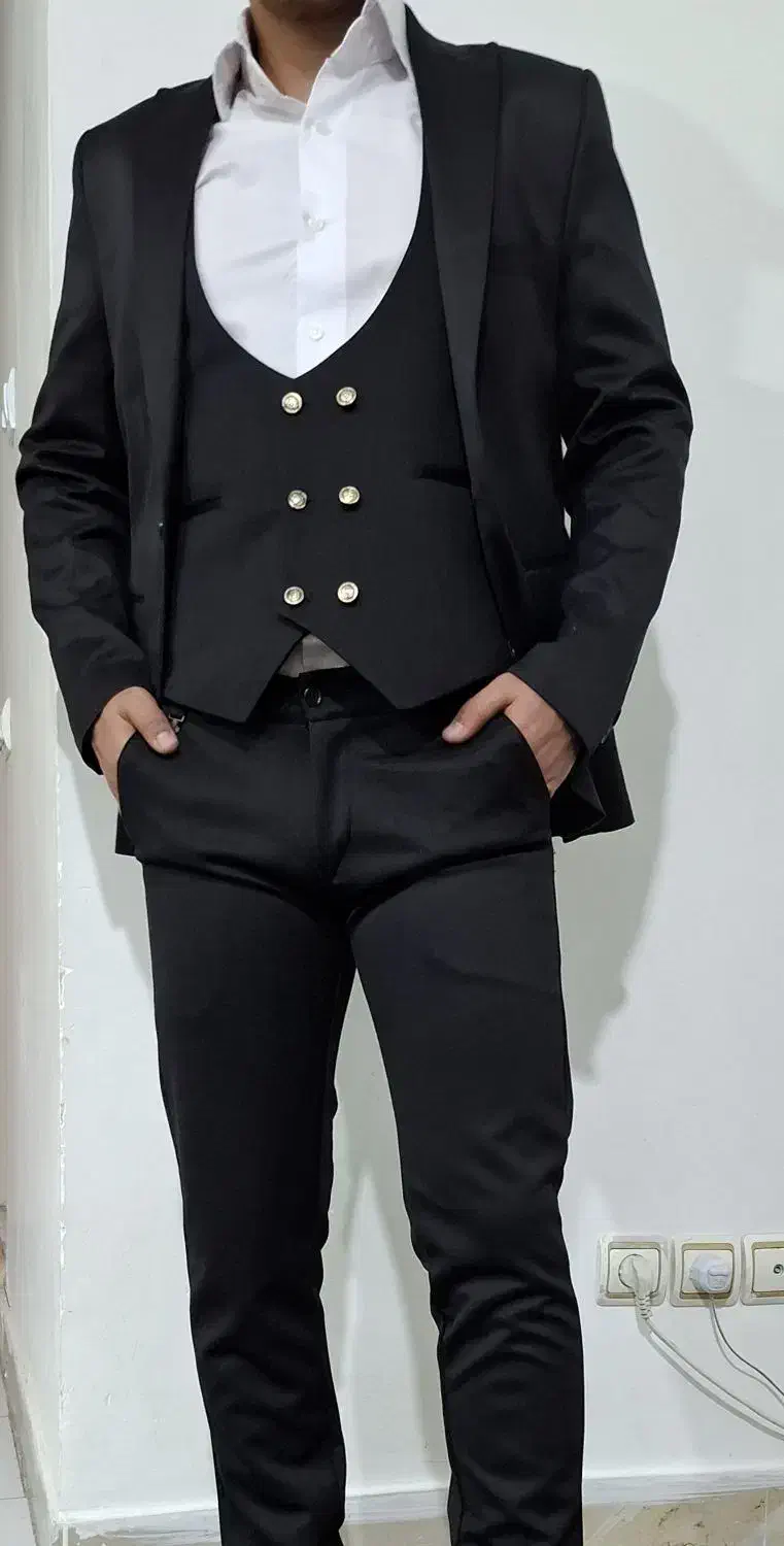 کت و شلوار|لباس|فردیس, نگارستان|دیوار