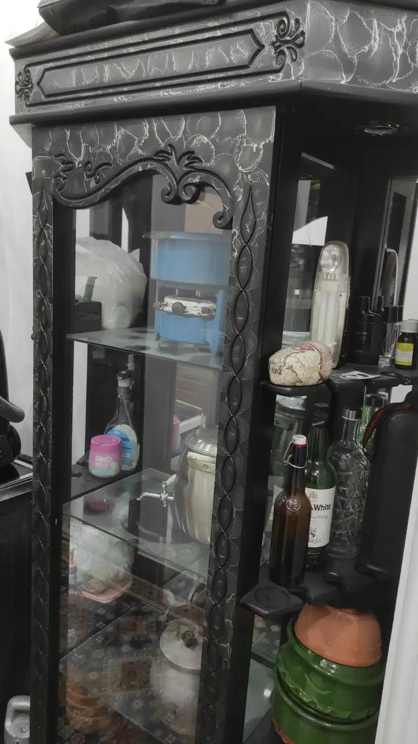 یه عدد ویترین تمیز وشیک دور شیشه ویک عدد کتابخانه|بوفه، ویترین، کنسول|لاهیجان, مهرگان|دیوار