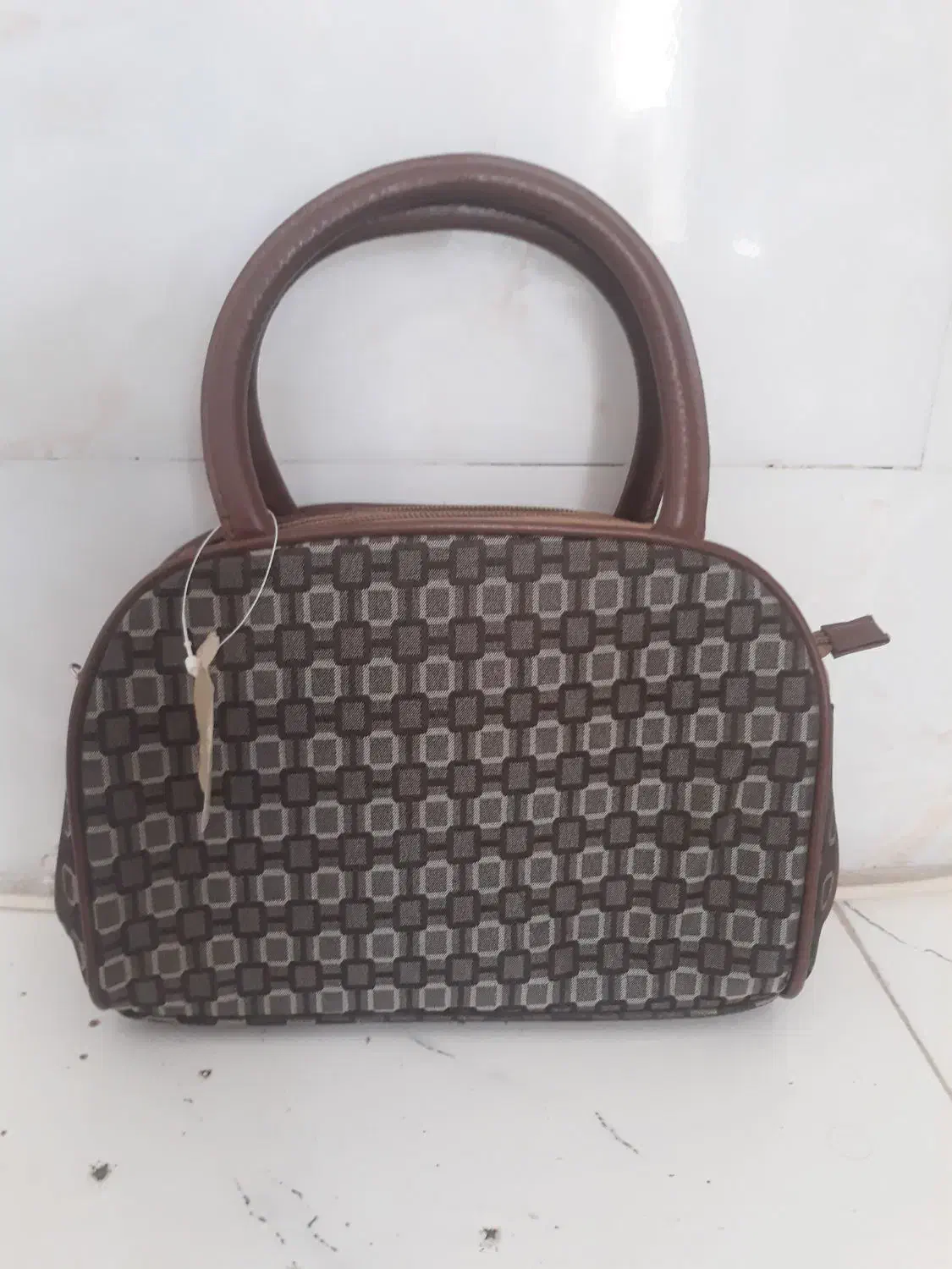 کیف دستی|کیف، کفش، کمربند|قم, منبع آب|دیوار