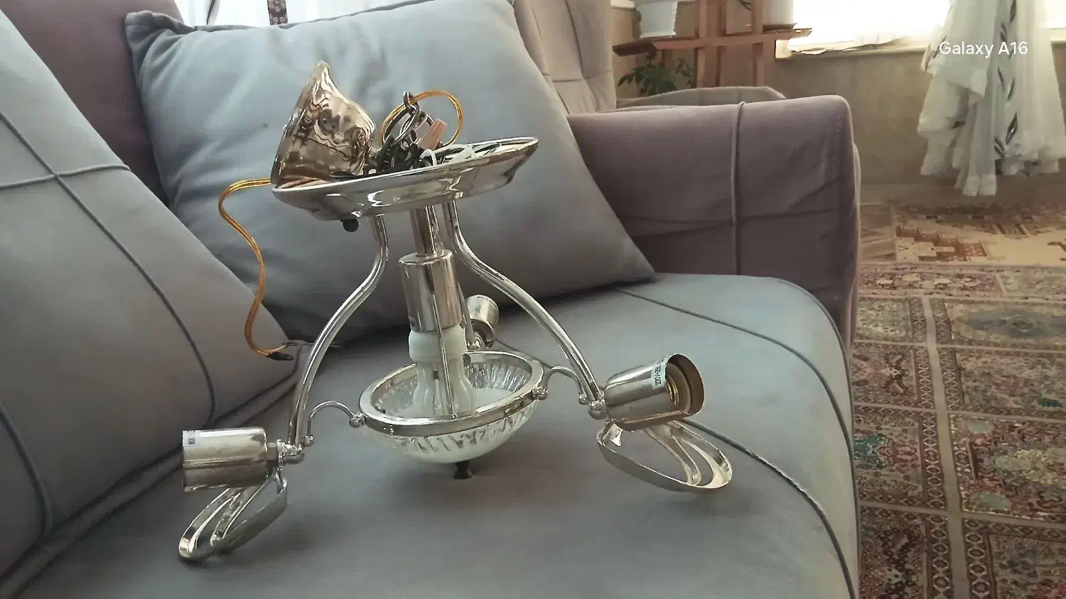 لوستر|لوستر و چراغ آویز|نیشابور, گنبد سبز|دیوار