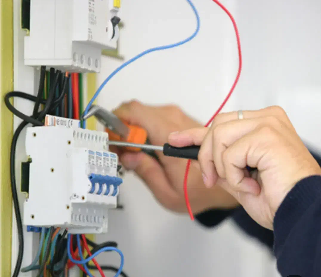 برقکار صنعتی و ساختمانی برقکاری|خدمات پیشه و مهارت|اشتهارد, |دیوار