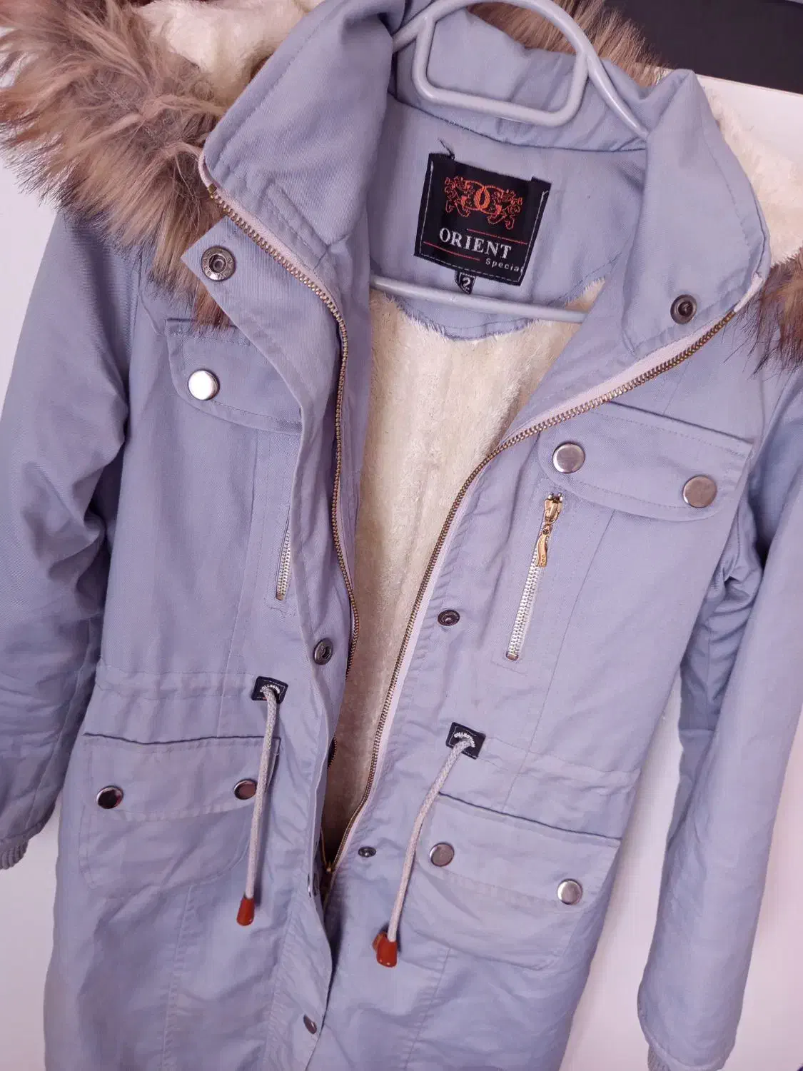 پالتو|لباس|طاغنکوه, |دیوار