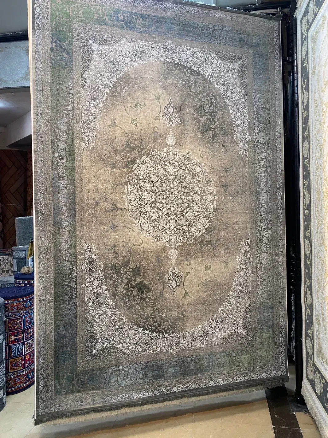 فرش ۹ متری طرح مدرن نو مبل 7 نفره و عسلی|فرش|تهران, وحیدیه|دیوار