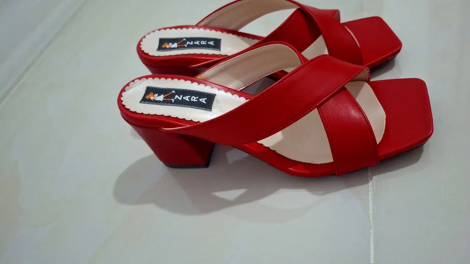 صندل نو|کیف، کفش، کمربند|مسجد سلیمان, |دیوار