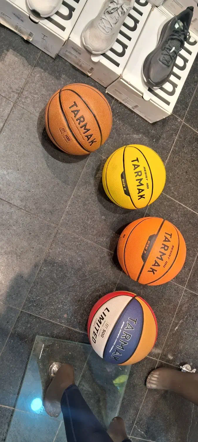 کاپشن کیف و توپ بسکتبال|کیف، کفش، کمربند|تهران, امانیه|دیوار