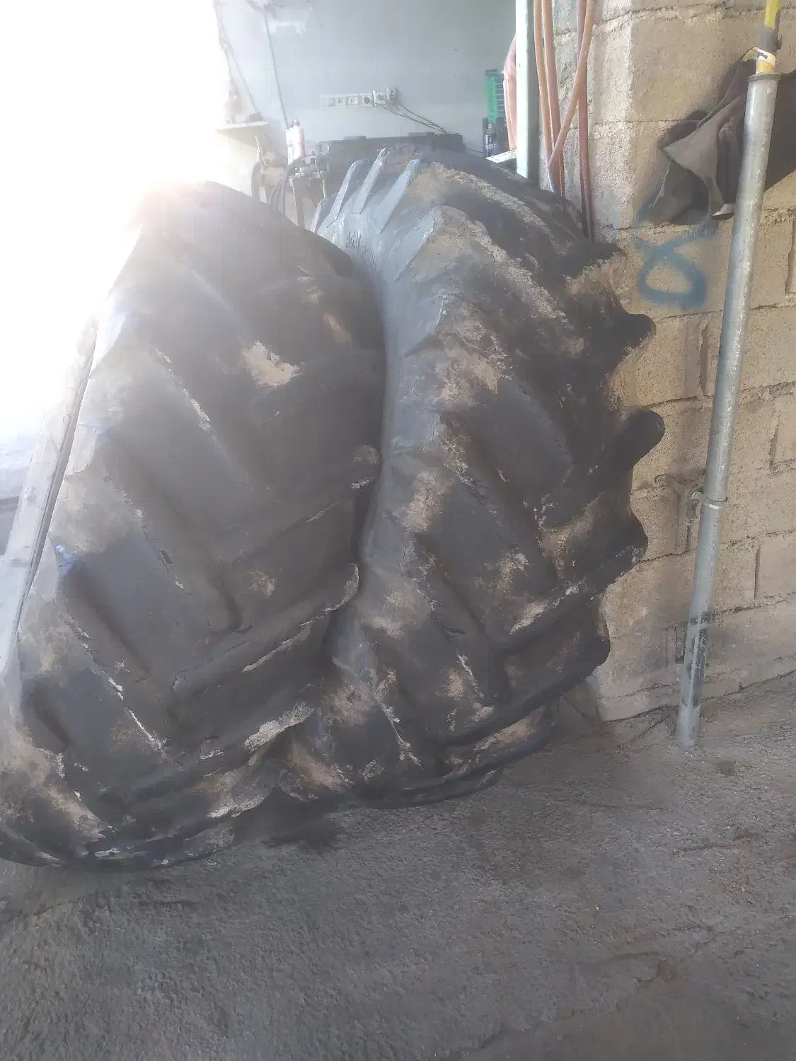 لاستیک تراکتور|قطعات یدکی و لوازم جانبی|گوآور, |دیوار