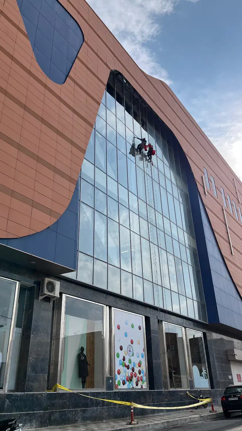 شست و شوی نما (کار در ارتفاع)|خدمات نظافت|یزد, |دیوار