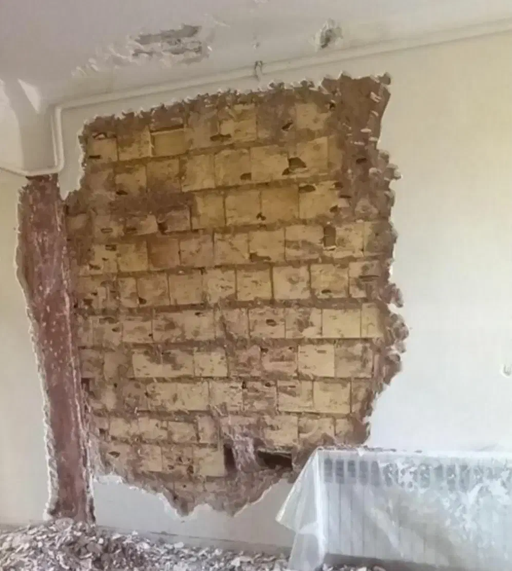 گچکاری و لکه گیری انجام داده میشد در اسرع وقت|خدمات پیشه و مهارت|زاهدان, |دیوار