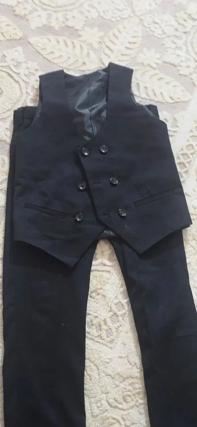 کاپشن و جلیقه شلوار سه عدد و کلی لباس دیگه|کفش و لباس بچه|آمل, |دیوار