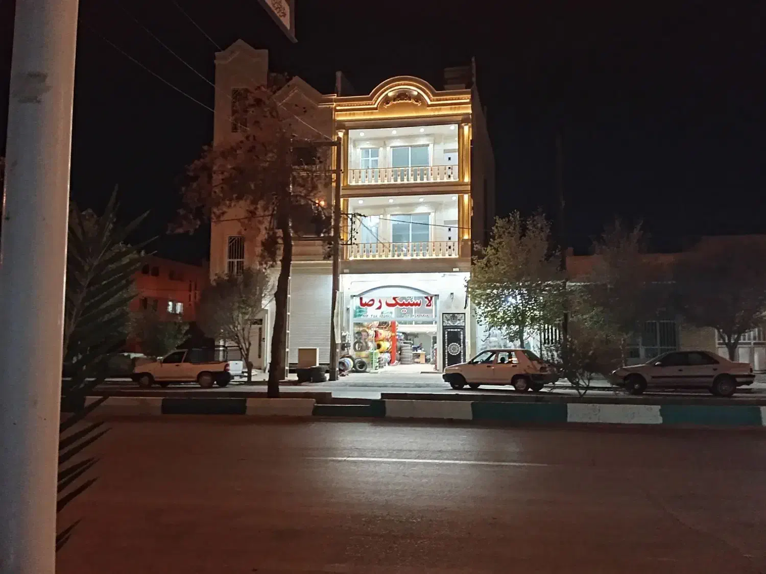 فروش ملک تجاری و مسکونی ۳طبقه بلوار  سرچشمه زارچ|فروش مغازه و غرفه|زارچ, |دیوار