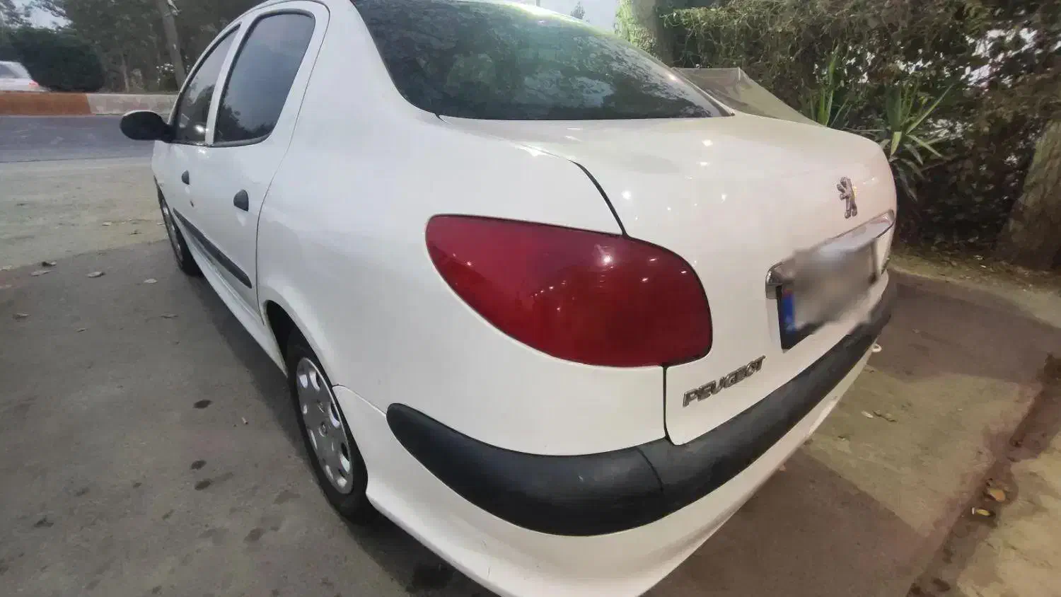 پژو ۲۰۶ sd v8 سفید مدل ۱۳۹۳|خودرو سواری و وانت|هادی شهر, |دیوار