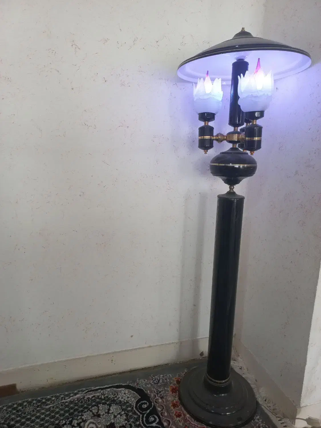 آباژور ایستاده تمام فلزی|چراغ خواب و آباژور|شیراز, شهرک گلها|دیوار