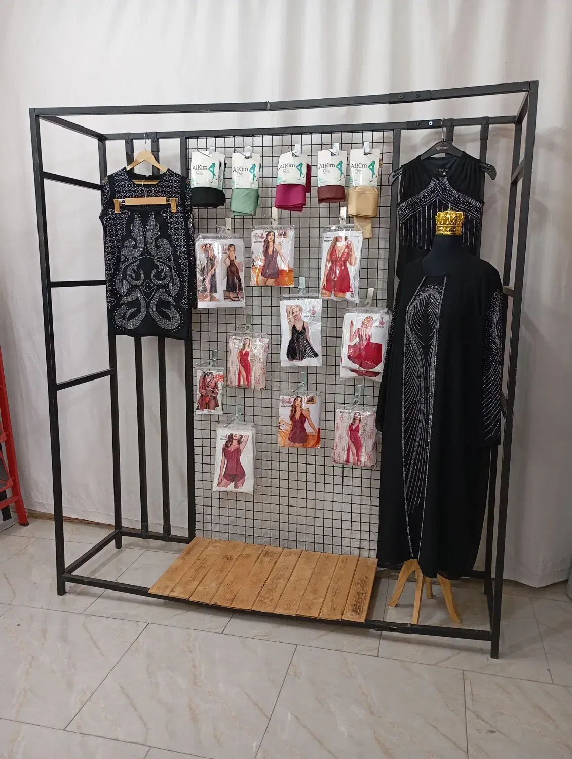 دکور پشت شیشه|فروشگاه و مغازه|سبزوار, جوادیه غربی|دیوار