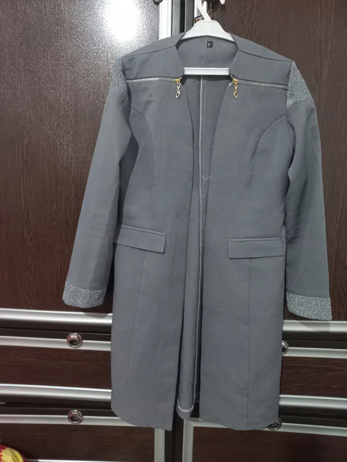 لباس در حدنو|لباس|سراب, |دیوار