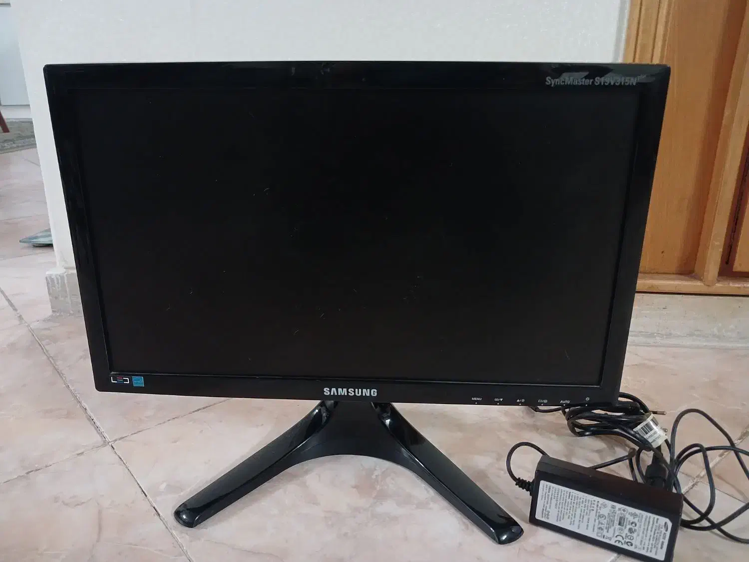 مونیتور 19 سامسونگ|قطعات و لوازم جانبی رایانه|اصفهان, نقش جهان|دیوار