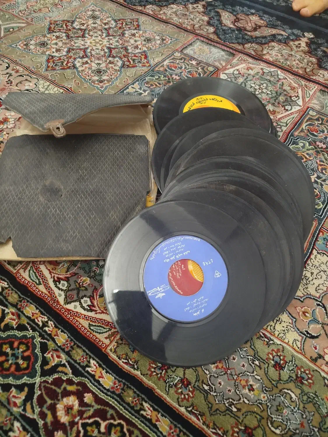 صفحه گرام|کلکسیون اشیاء عتیقه|کرج, باغستان|دیوار