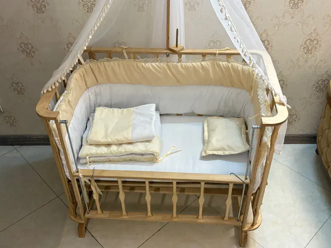 گهواره و تخت کنار مادر مدل آنجل چوبی نو و سالم|تخت و صندلی بچه|اصفهان, پارک مشتاق|دیوار