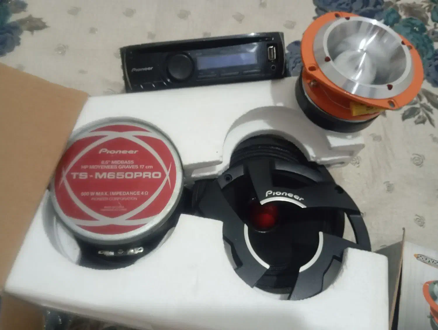 ظبط باند|صوتی و تصویری|تاکستان, |دیوار