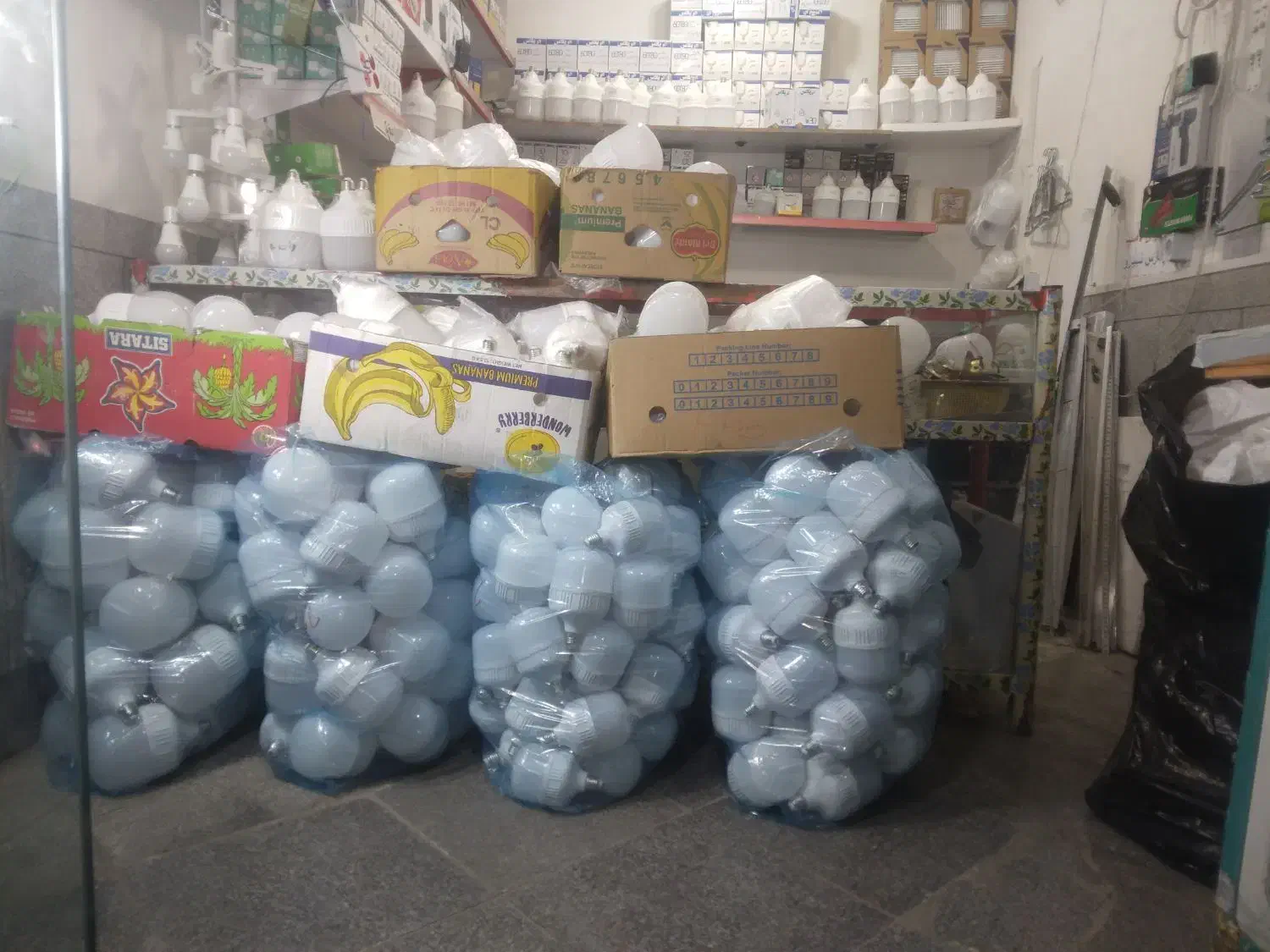 لامپومهتابی و پرژکتور موجود است و تعمیرات|لامپ و چراغ|مشهد, توس (بلوار توس)|دیوار