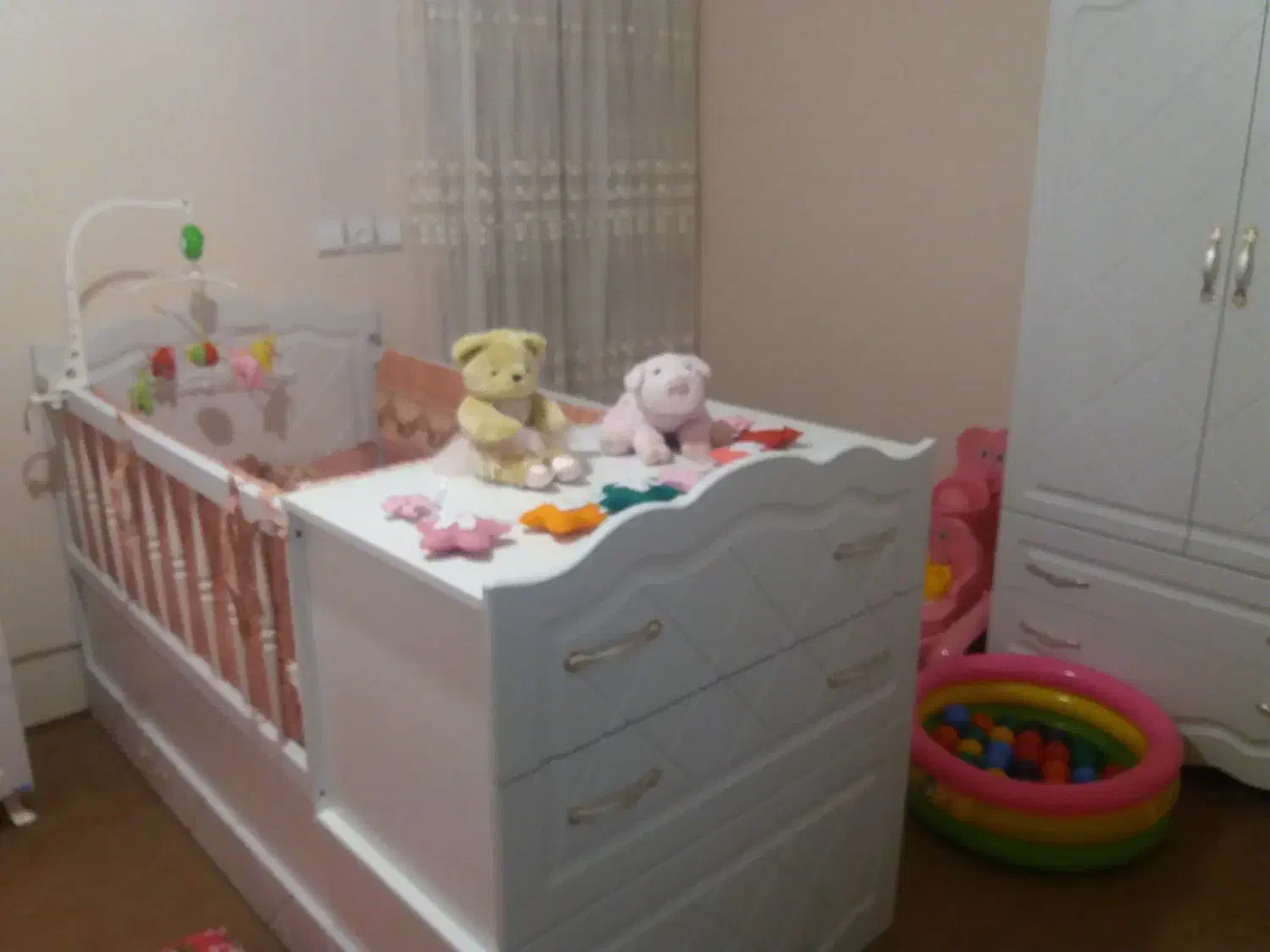 تخت کودک|تخت و صندلی بچه|شاهین‌شهر, عطار|دیوار