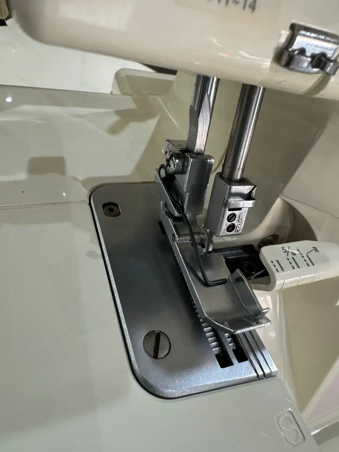 سردوز ژانومه ۴نخ درحد نوع مدل JH203|چرخ خیاطی و ریسندگی|آستانه اشرفیه, |دیوار