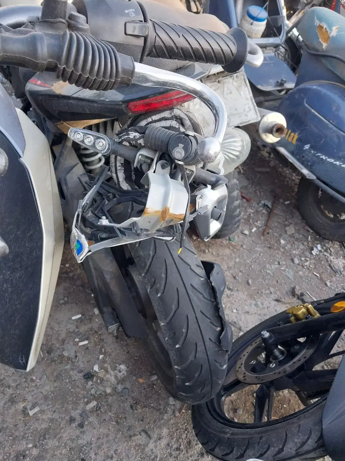 بنلی ۱۸۰sتصادفی ۴۰۲|موتورسیکلت|تهران, تهرانپارس غربی|دیوار