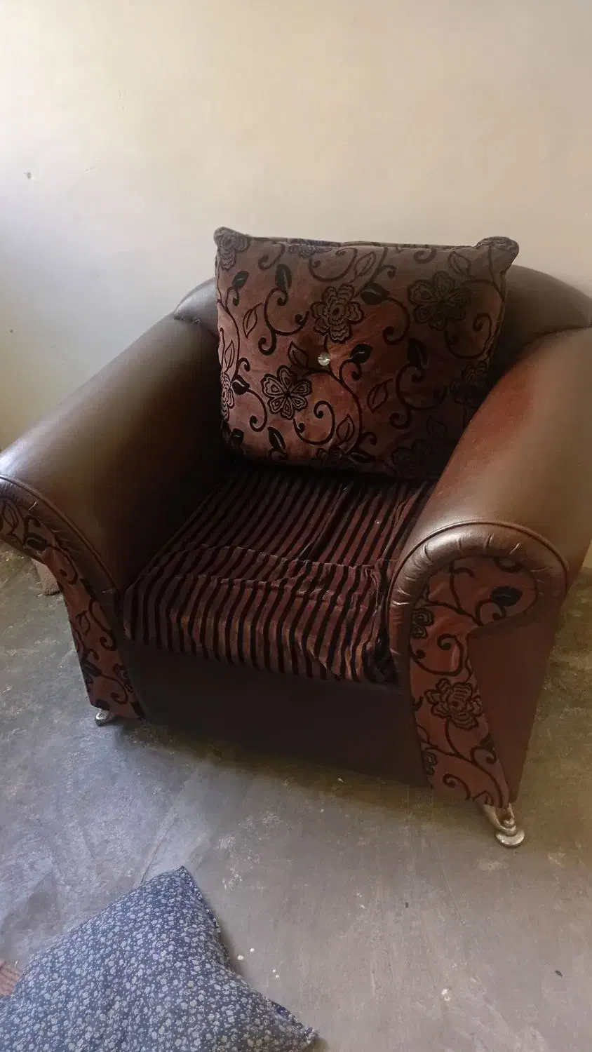 مبل دست دوم|مبلمان خانگی و میز عسلی|دوگنبدان, |دیوار