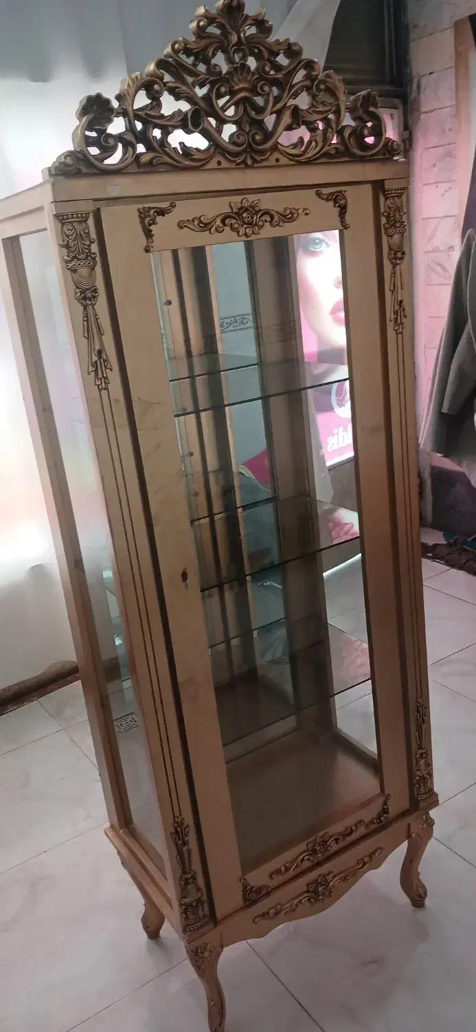 بوفه طلایی تاج دار ۴ طبقه سالم و نو|بوفه، ویترین، کنسول|اردبیل, |دیوار