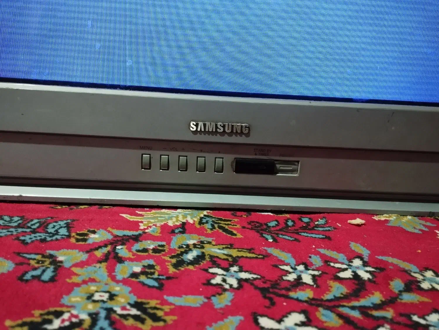 تلویزیون 21اینچ|تلویزیون و پروژکتور|سراوان, |دیوار