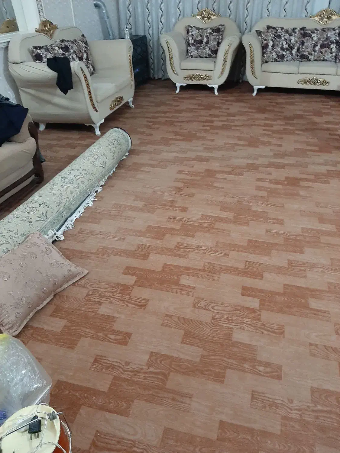 موکت نمدی|موکت|قم, چهار امامزاده|دیوار