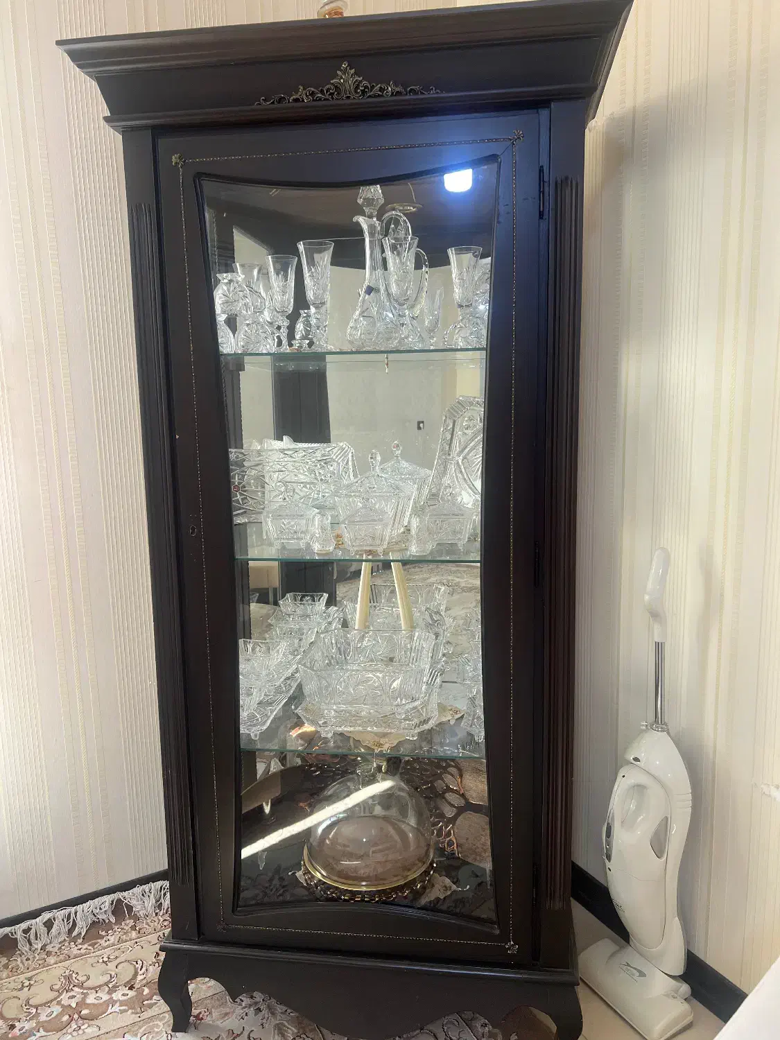 لوازم منزل  بوفه ،ساعت ،تخت ،فرش  سینما خانگی|حراج|آمل, |دیوار