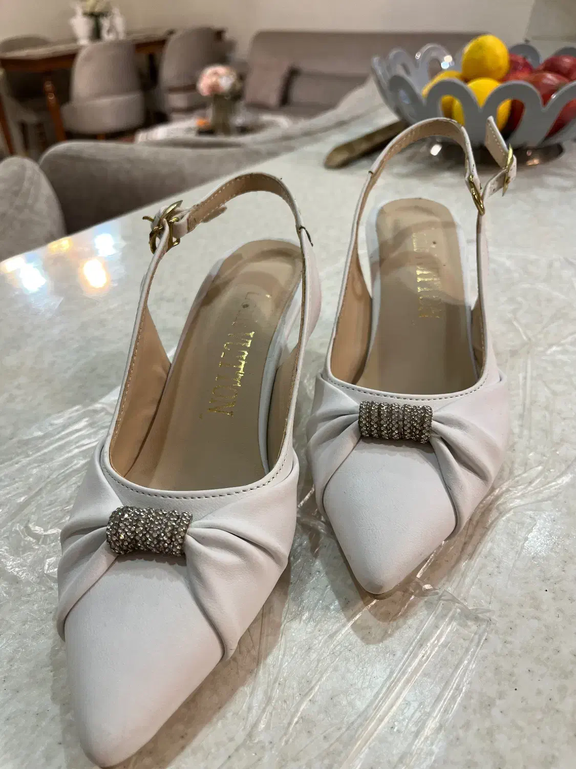 کفش مجلسی سفید|کیف، کفش، کمربند|اندیشه, اندیشه فاز ۲|دیوار